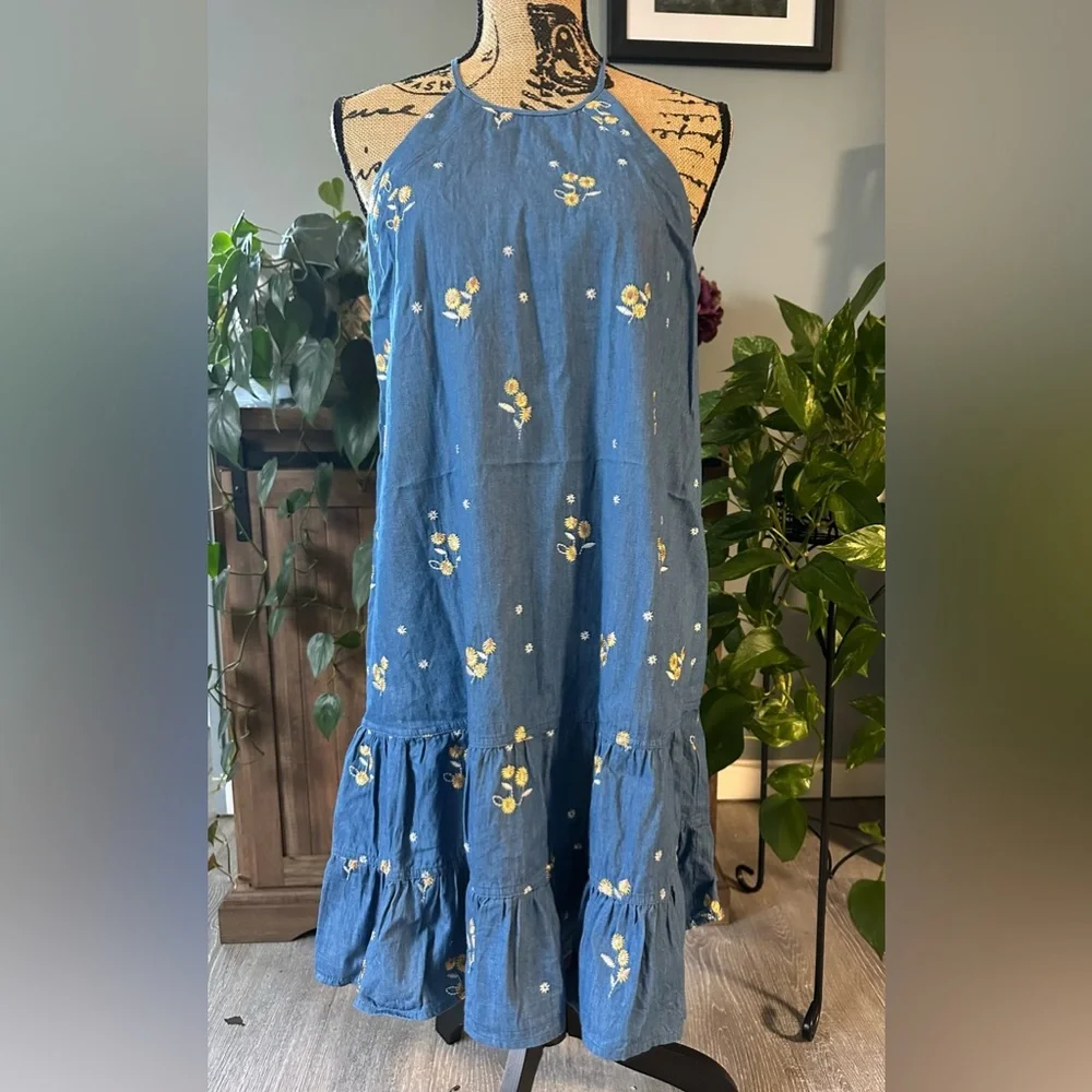 Cece Women’s Tiered Floral Embroidered Halter Dress - Picture 3 of 7